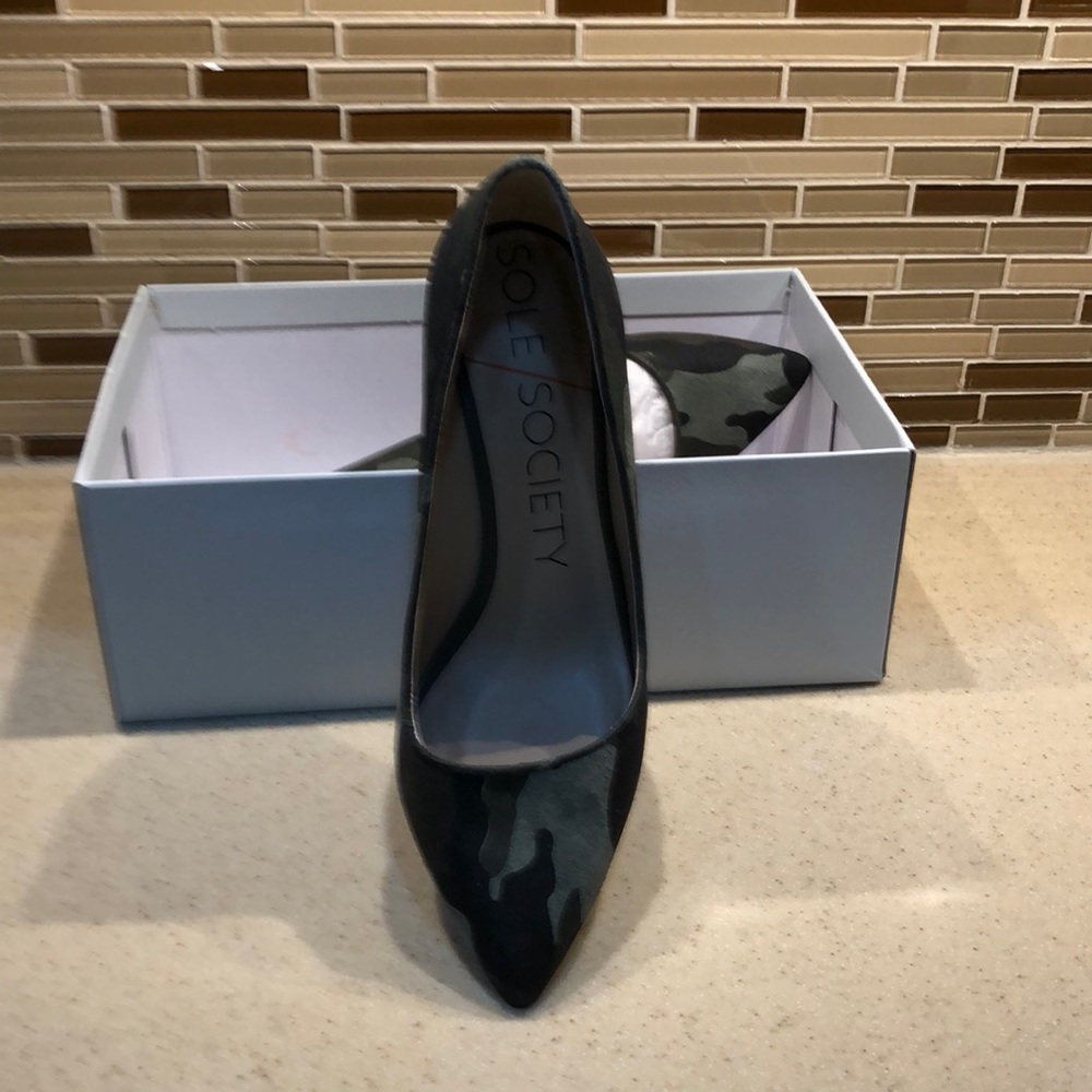 Brand new Leather upper Sole Society camouflage shoes size 5.5